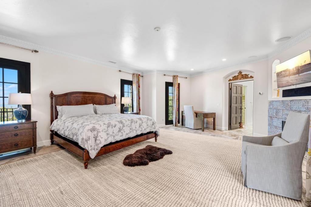 Grand Mediterranean In La Jolla Hillside *
