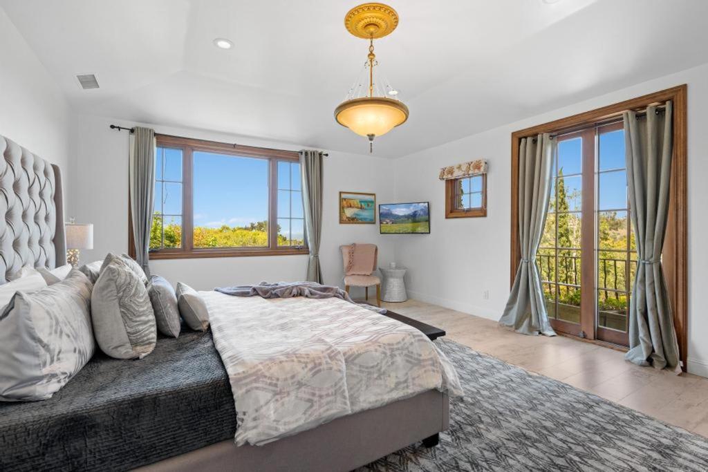 Grand Mediterranean In La Jolla Hillside