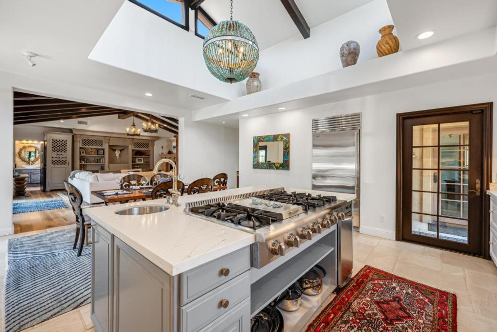 Grand Mediterranean In La Jolla Hillside *